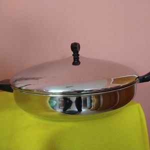 Farberware 12 inch skillet / frying pan with lid